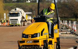 Vielseitigkeit und hohe Verdichtungsleistung gepaart mit guter Handhabung versprechen die Tandemwalzen von JCB.